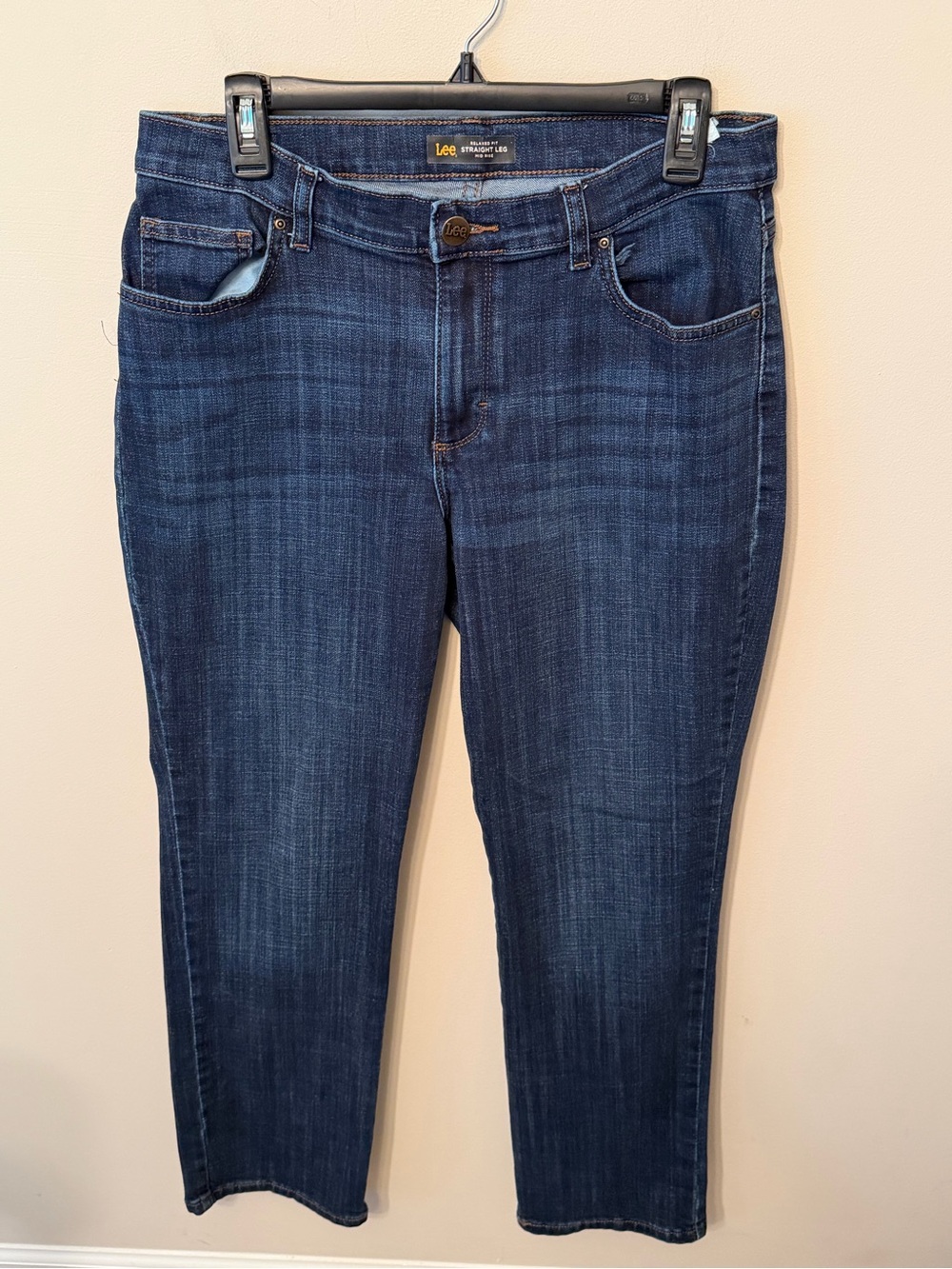Lee Women’s Relaxed Fit Mid Rise Jean Straight Leg size 12